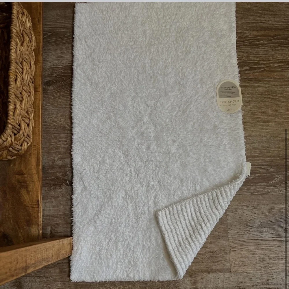 Threshold Reversible performance plus reversible bath rug 20”x34” white